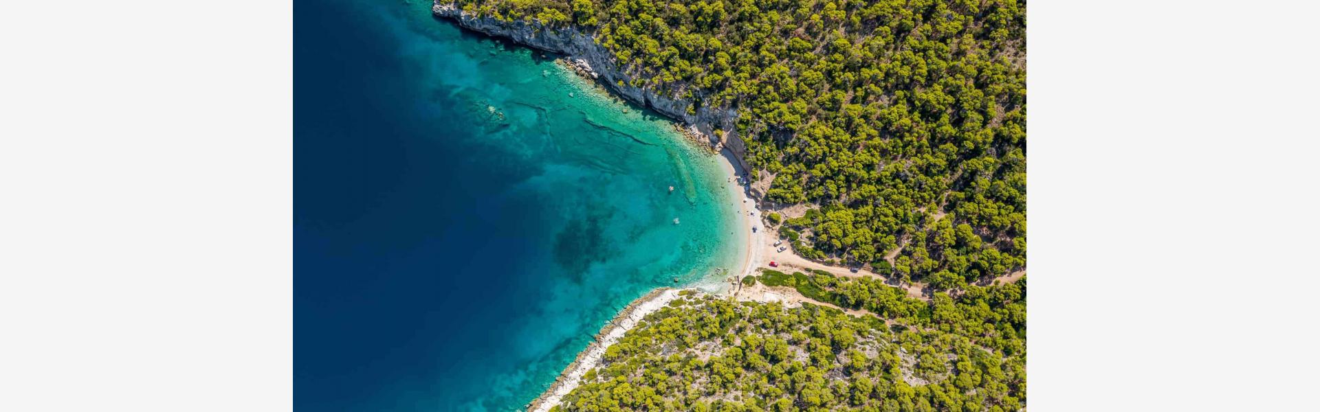 Μικρά Στραβά παραλία στο Λουτράκι - Πανοραμική