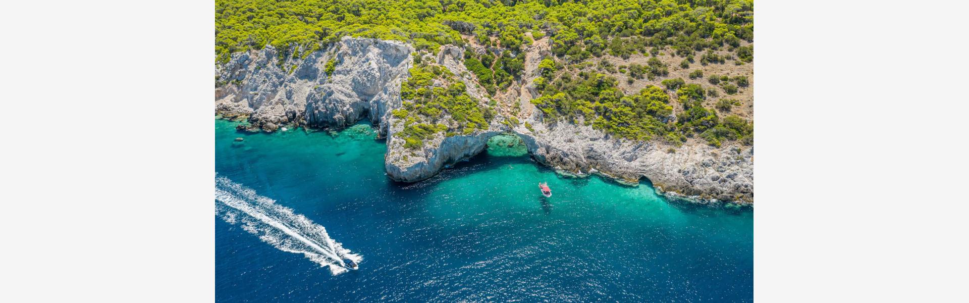 Η σπηλιά της φώκιας στο Λουτράκι