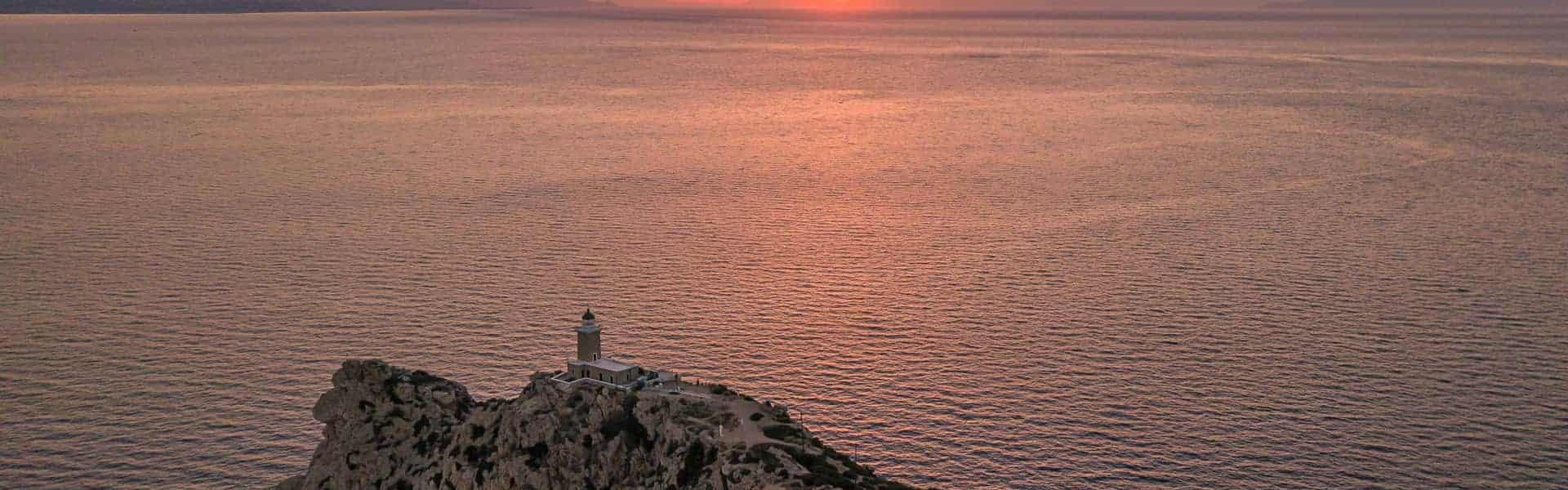 Ηλιοβασίλεμα στον φάρο Μελαγκάβι