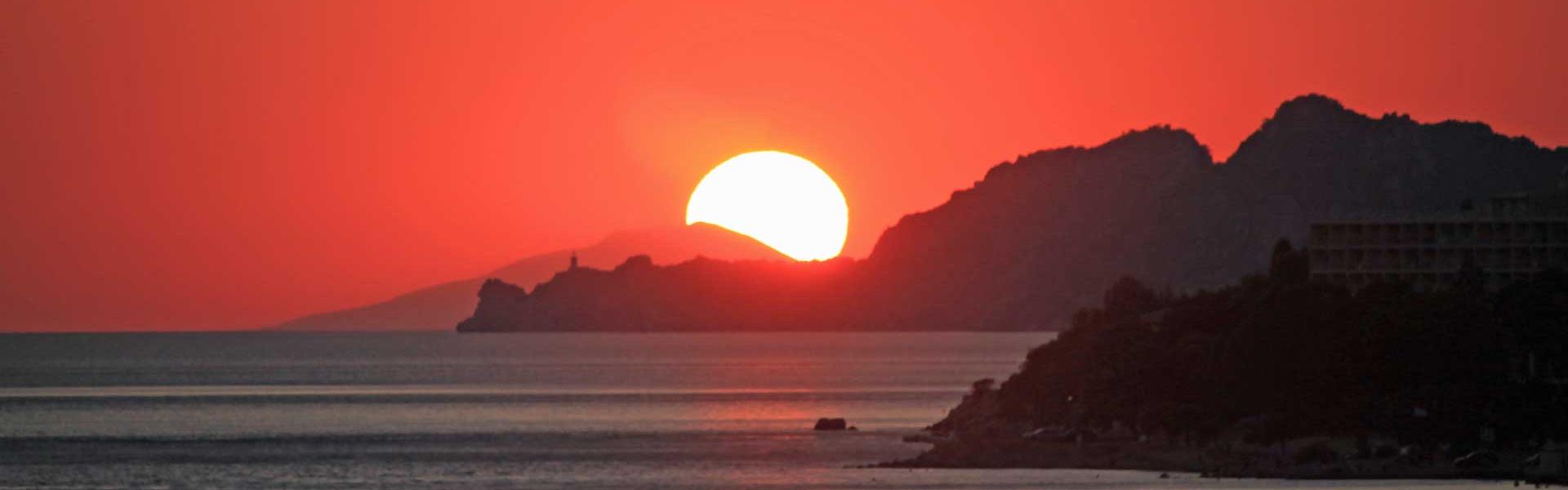 Θεματικός τουρισμός στο Λουτράκι Ηλιοβασίλεμα στο Λουτράκι