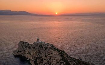 Ηλιοβασίλεμα στον φάρο Μελαγκάβι