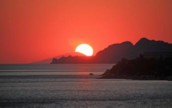 Ηλιοβασίλεμα στο Λουτράκι