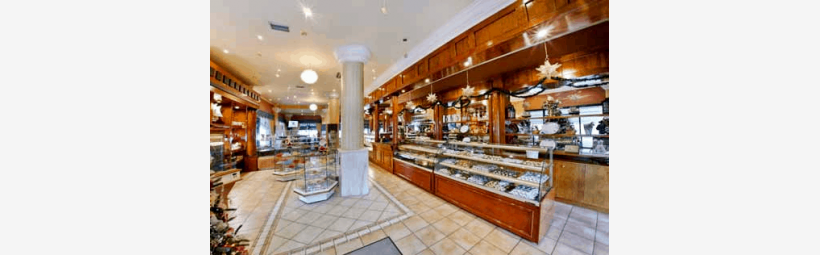 Papadakis cafe patisserie in Loutraki